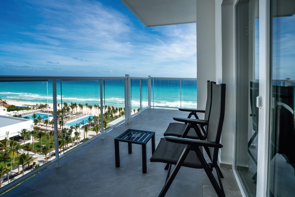 Hotel Riu Palace Kukulkan - Adults Only - All Inclusive — Hotel rooms in Cancun, Quintana Roo