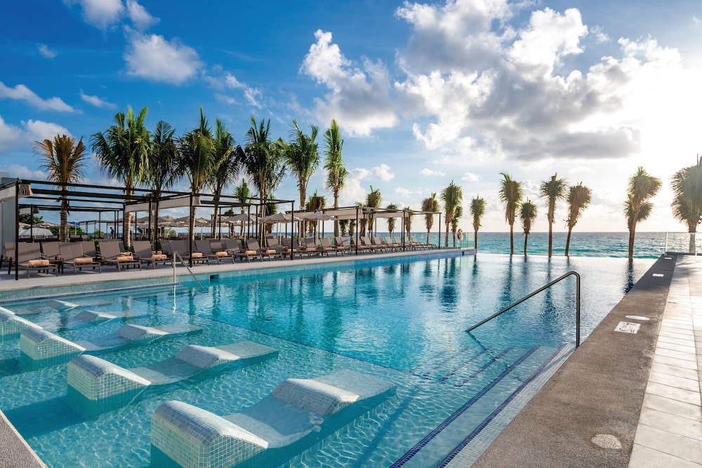 Hotel Riu Palace Kukulkan - Adults Only - All Inclusive — Swimming pool in Cancun, Quintana Roo