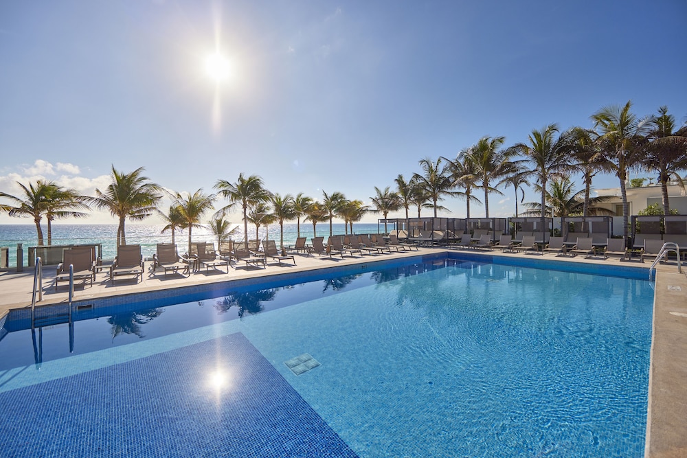 Hotel Riu Palace Kukulkan - Adults Only - All Inclusive — Swimming pool in Cancun, Quintana Roo