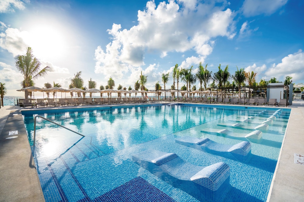 Hotel Riu Palace Kukulkan - Adults Only - All Inclusive — Swimming pool in Cancun, Quintana Roo