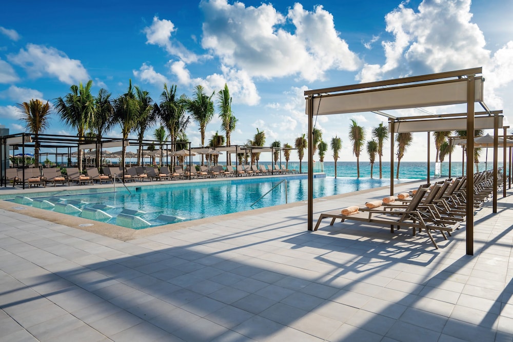 Hotel Riu Palace Kukulkan - Adults Only - All Inclusive — Swimming pool in Cancun, Quintana Roo