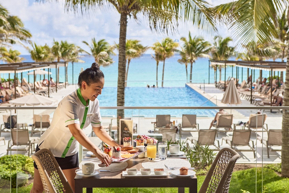 Hotel Riu Palace Kukulkan - Adults Only - All Inclusive — Restaurant & bars in Cancun, Quintana Roo