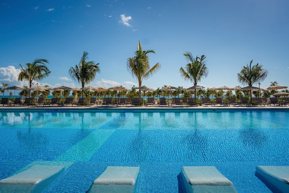 Hotel Riu Latino - Adults Only - All Inclusive — Swimming pool in Playa Mujeres, Quintana Roo