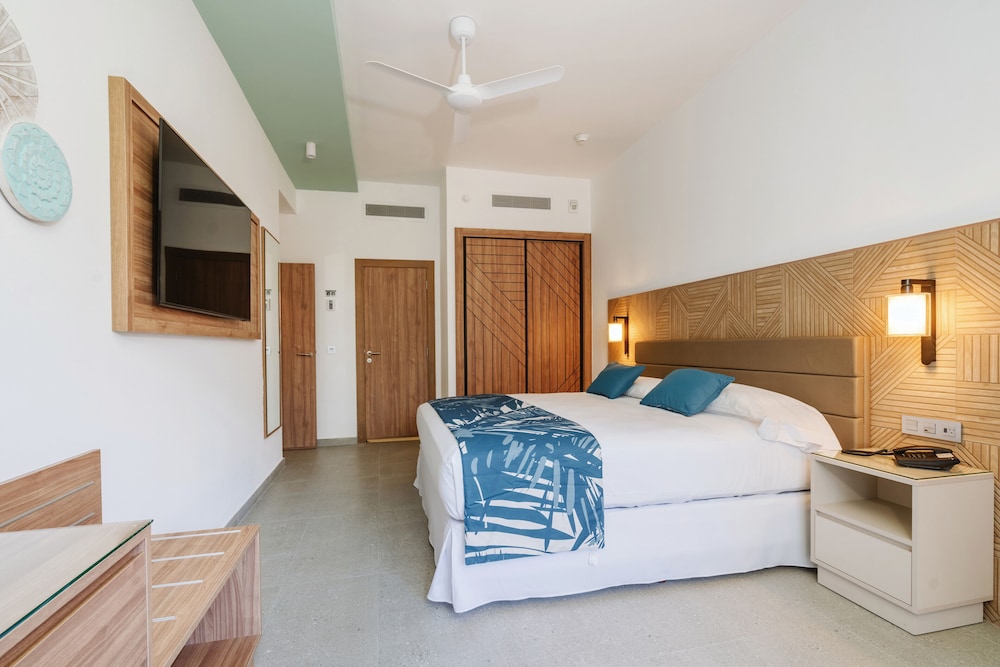 Hotel Riu Latino - Adults Only - All Inclusive — Hotel rooms in Playa Mujeres, Quintana Roo
