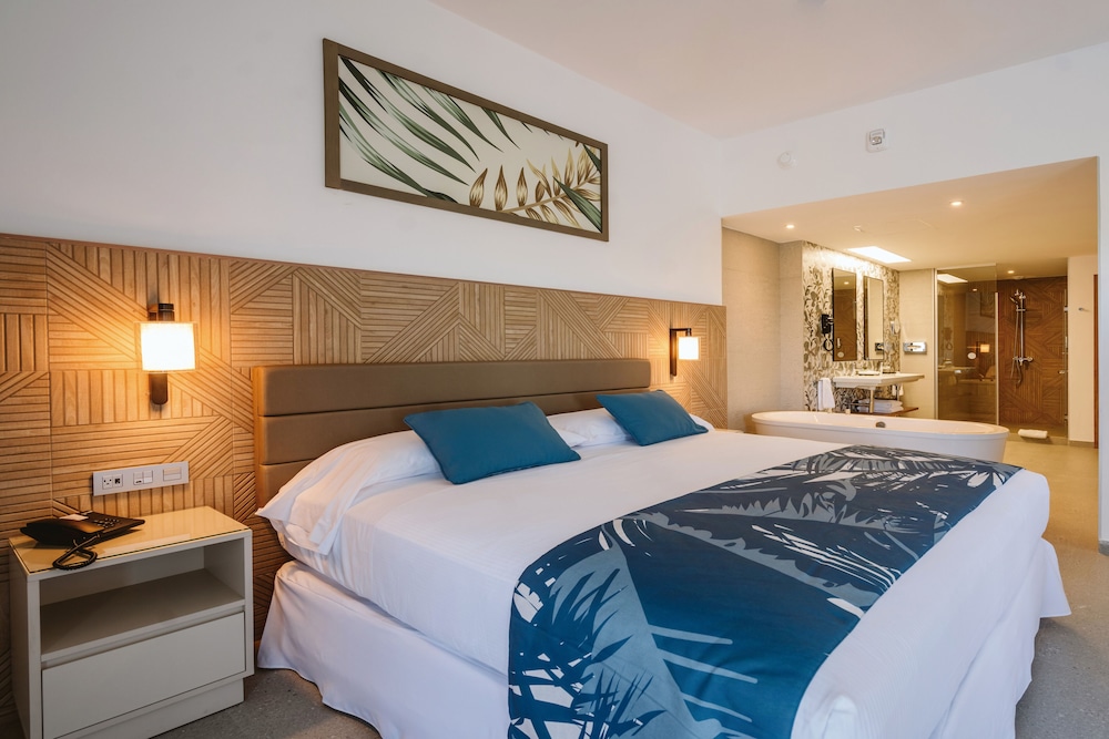 Hotel Riu Latino - Adults Only - All Inclusive — Hotel rooms in Playa Mujeres, Quintana Roo