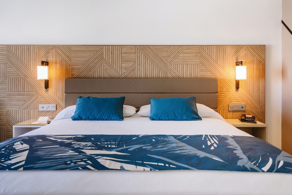 Hotel Riu Latino - Adults Only - All Inclusive — Hotel rooms in Playa Mujeres, Quintana Roo