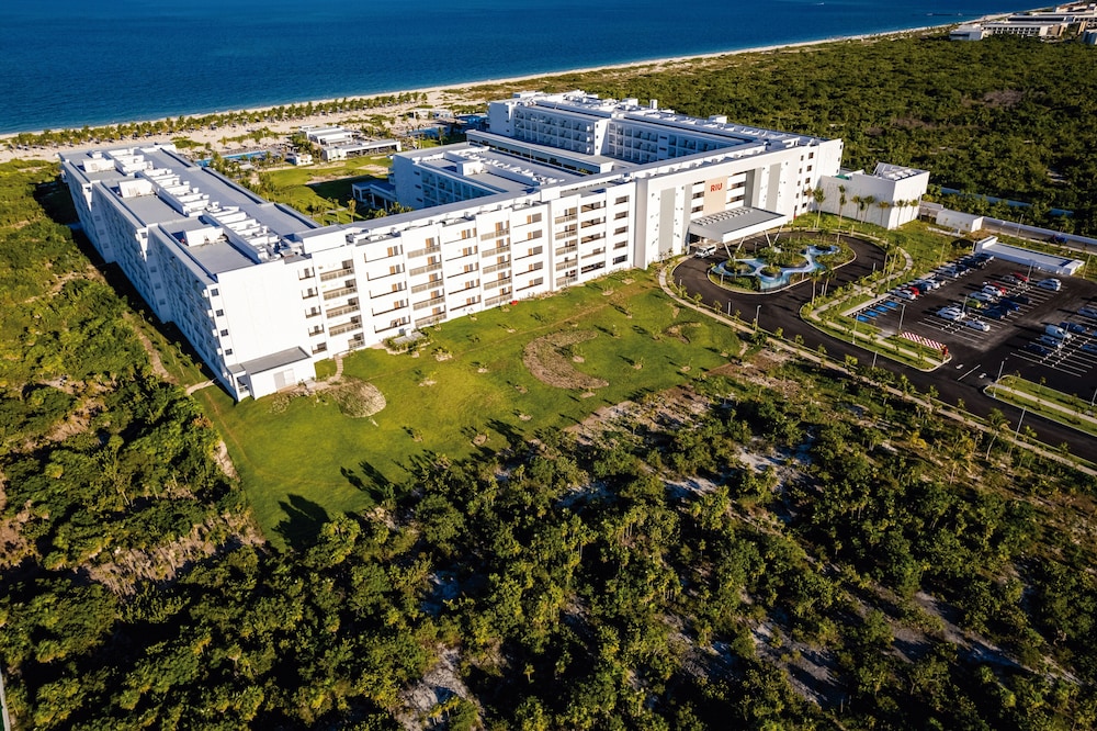Hotel Riu Latino - Adults Only - All Inclusive — Hotel building in Playa Mujeres, Quintana Roo