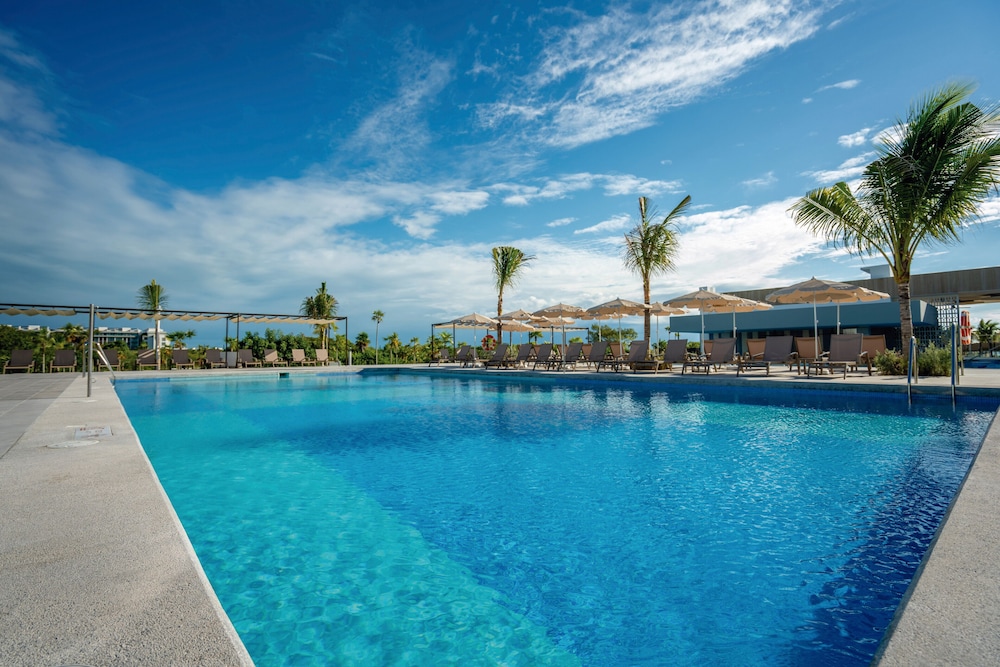 Hotel Riu Latino - Adults Only - All Inclusive — Swimming pool in Playa Mujeres, Quintana Roo