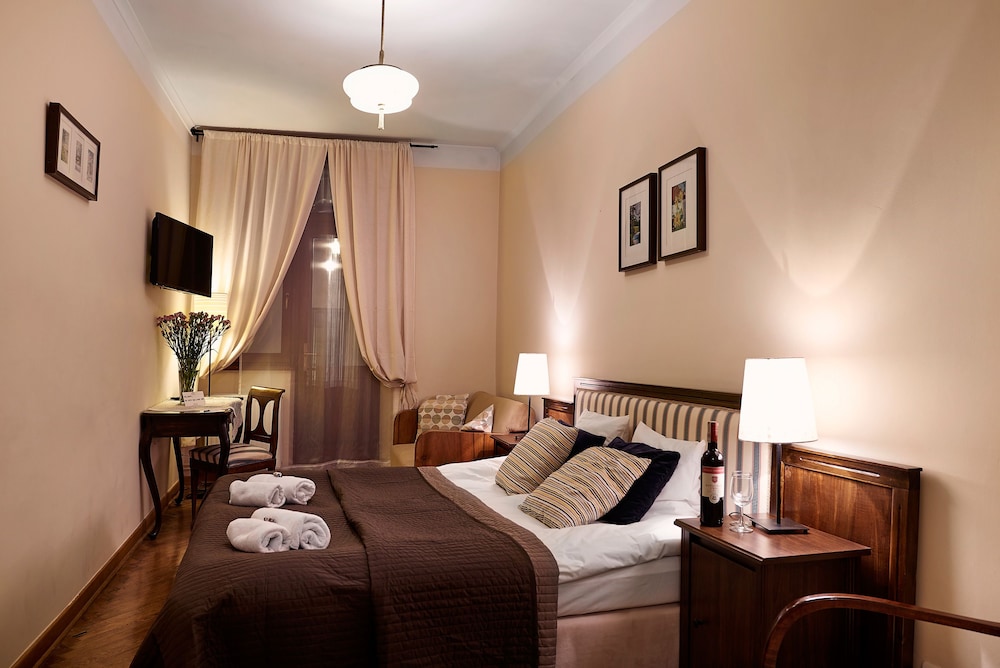 Gołębia 8 Residence — Hotel rooms in Krakow, Lesser Poland