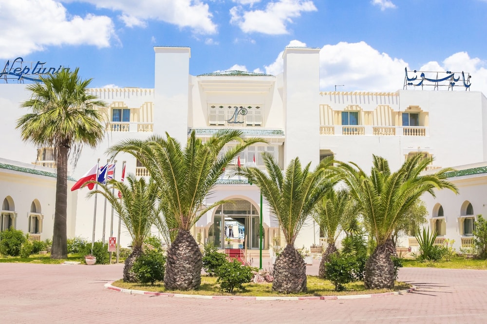 Hotel Neptunia Skanes — Hotel building in Skanes inc. Monastir, Monastir