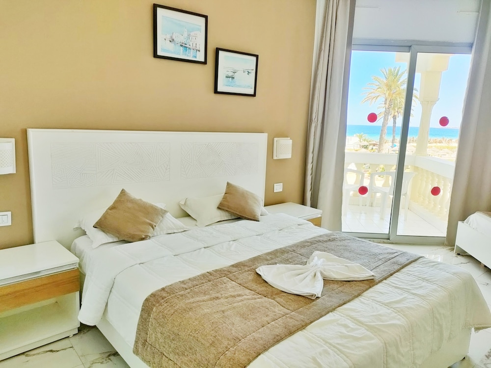 Hotel Neptunia Skanes — Hotel rooms in Skanes inc. Monastir, Monastir