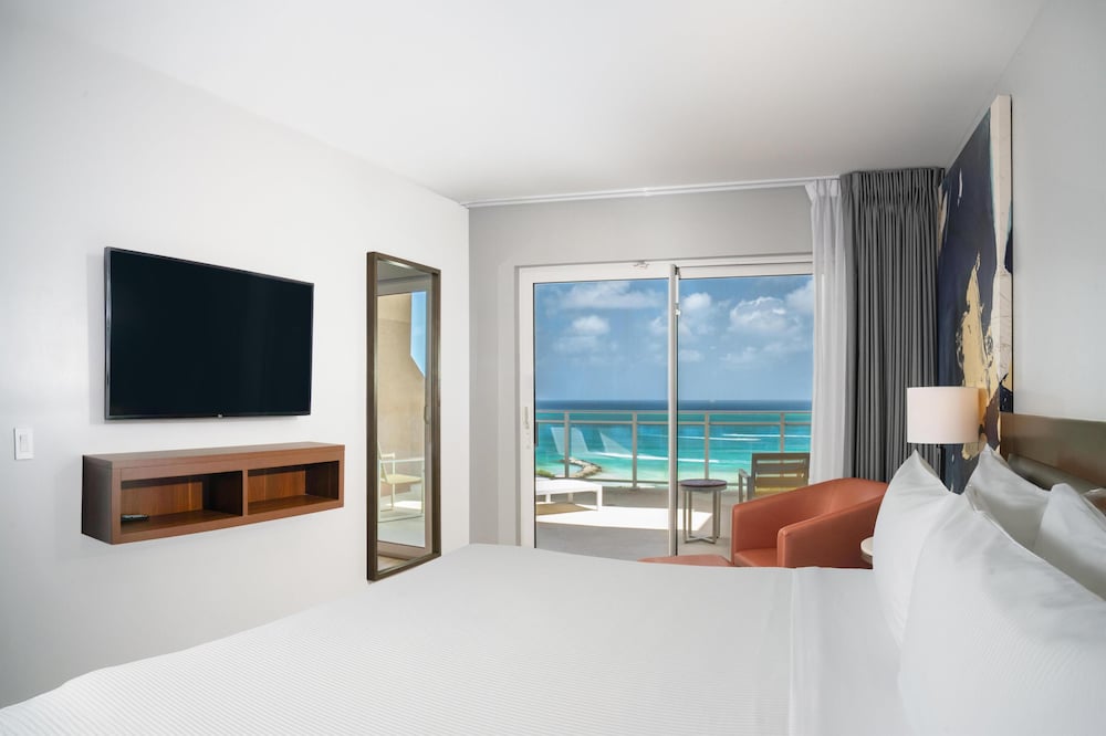 Embassy Suites By Hilton Aruba Beach Resort — Hotel rooms in Noord, Aruba
