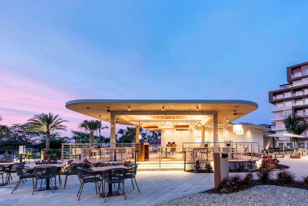 Embassy Suites By Hilton Aruba Beach Resort — Restaurant & bars in Noord, Aruba