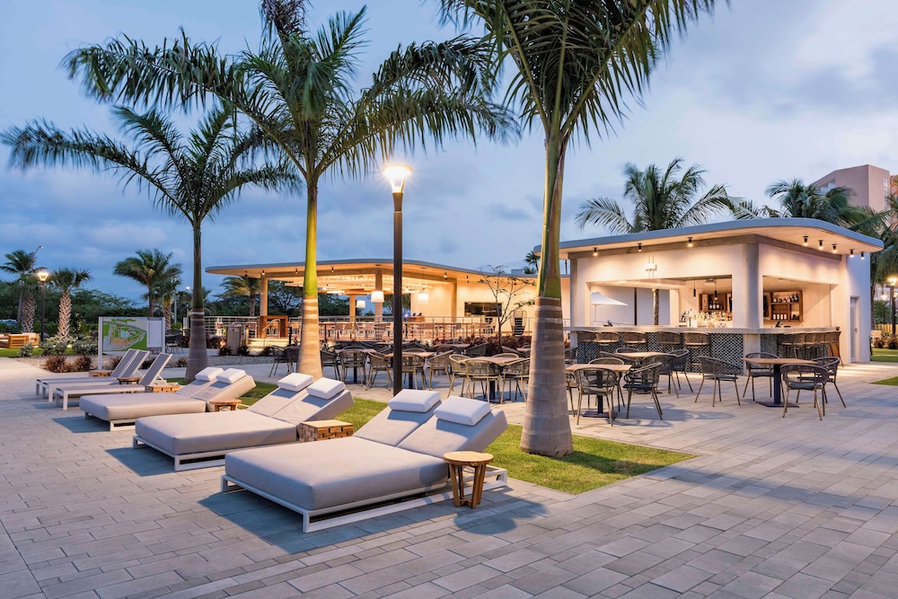 Embassy Suites By Hilton Aruba Beach Resort — Restaurant & bars in Noord, Aruba
