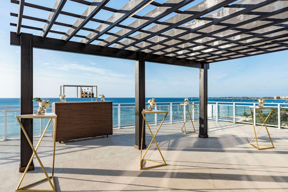 Embassy Suites By Hilton Aruba Beach Resort — Restaurant & bars in Noord, Aruba