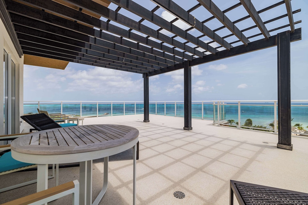 Embassy Suites By Hilton Aruba Beach Resort — Hotel rooms in Noord, Aruba