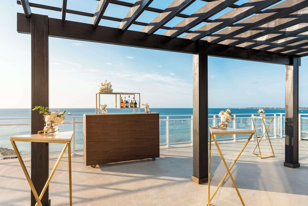 Embassy Suites By Hilton Aruba Beach Resort — Restaurant & bars in Noord, Aruba