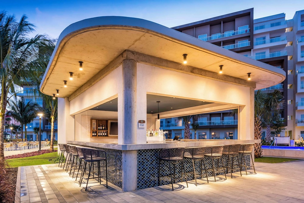 Embassy Suites By Hilton Aruba Beach Resort — Restaurant & bars in Noord, Aruba