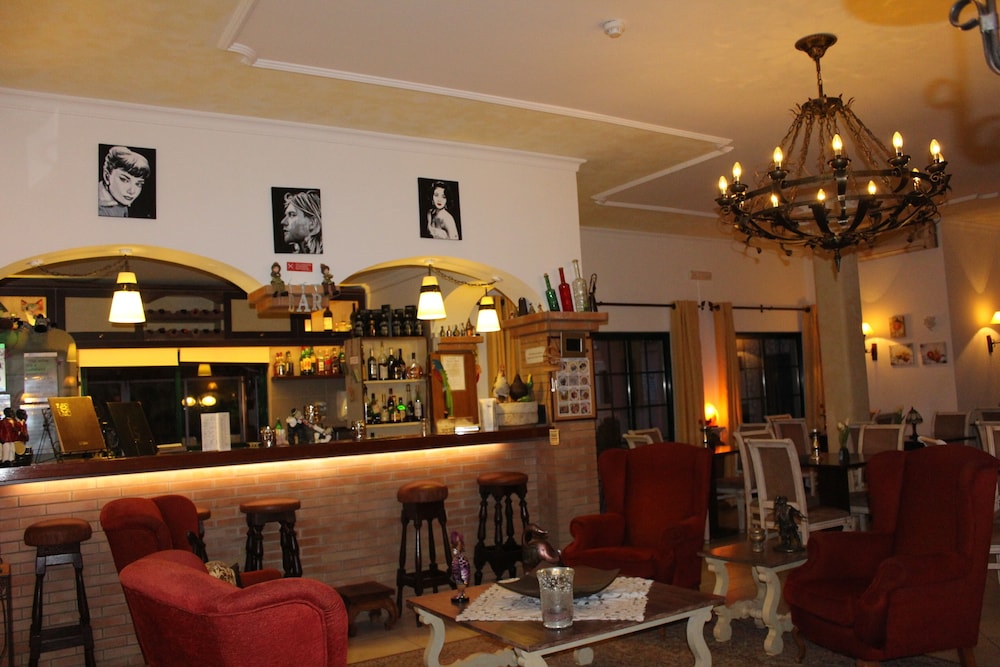 Solar de Mós — Restaurant & bars in Lagos, Faro