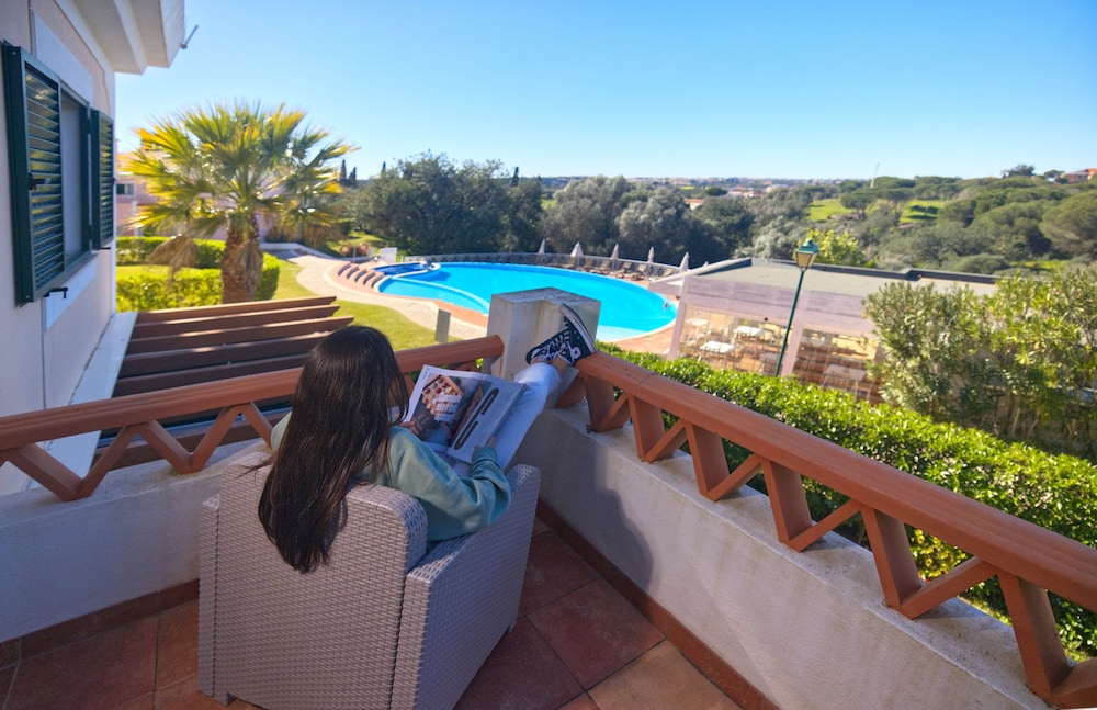 Cegonha Country Club — Swimming pool in Vilamoura, Faro