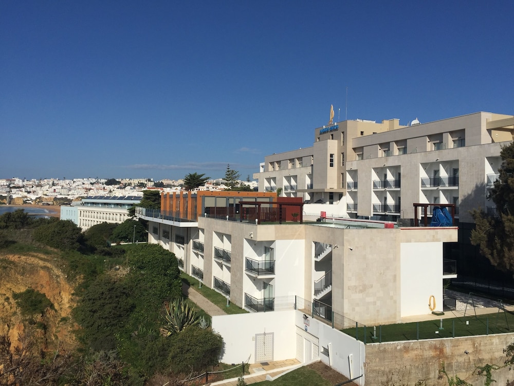 Hotel Alisios — Hotel building in Albufeira, Faro