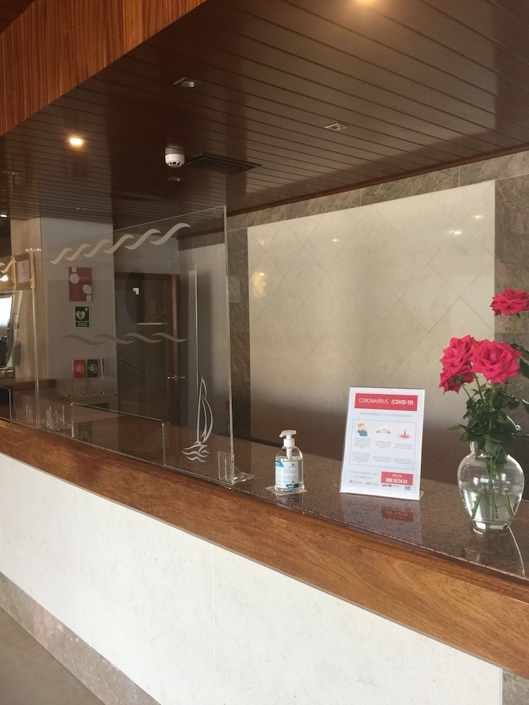 Hotel Alisios — Hotel building in Albufeira, Faro