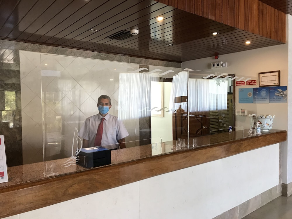 Hotel Alisios — Hotel building in Albufeira, Faro