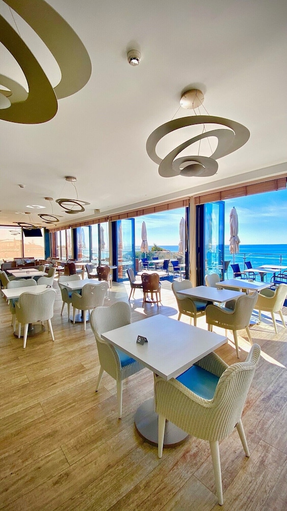 Hotel Alisios — Restaurant & bars in Albufeira, Faro