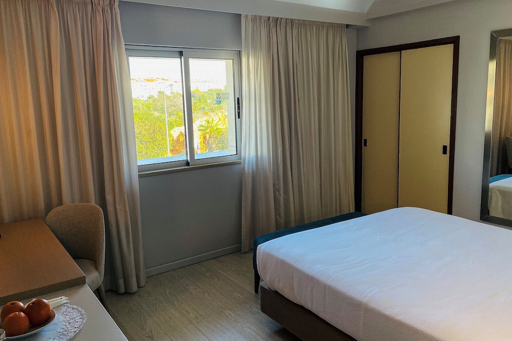 Hotel Alisios — Hotel rooms in Albufeira, Faro