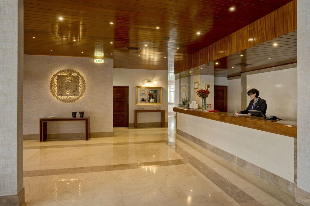 Hotel Alisios — Hotel building in Albufeira, Faro