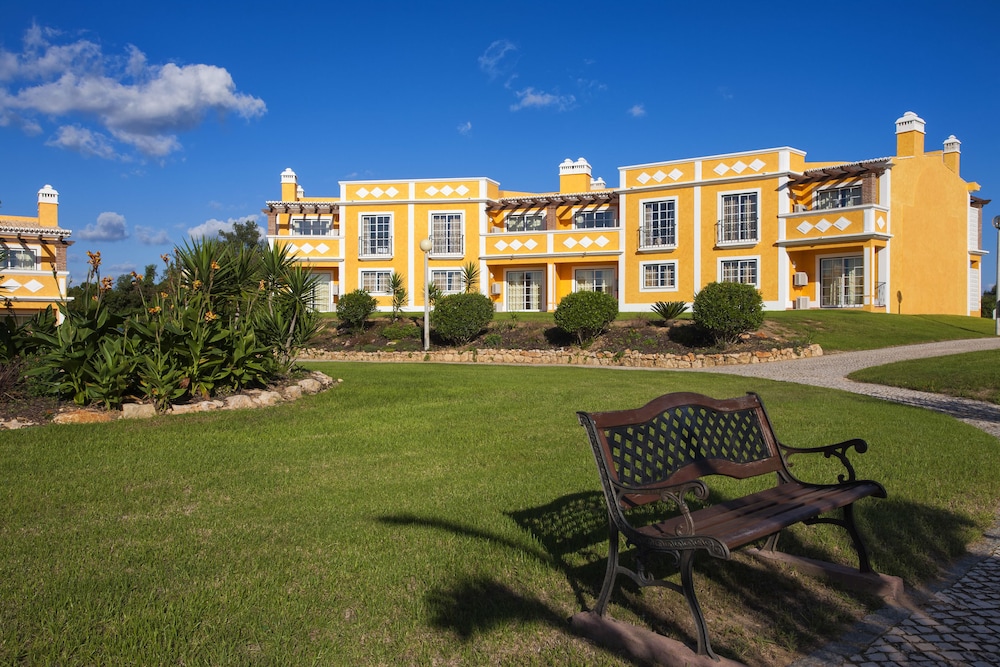 Colina da Lapa & Villas — Hotel building in Carvoeiro, Faro