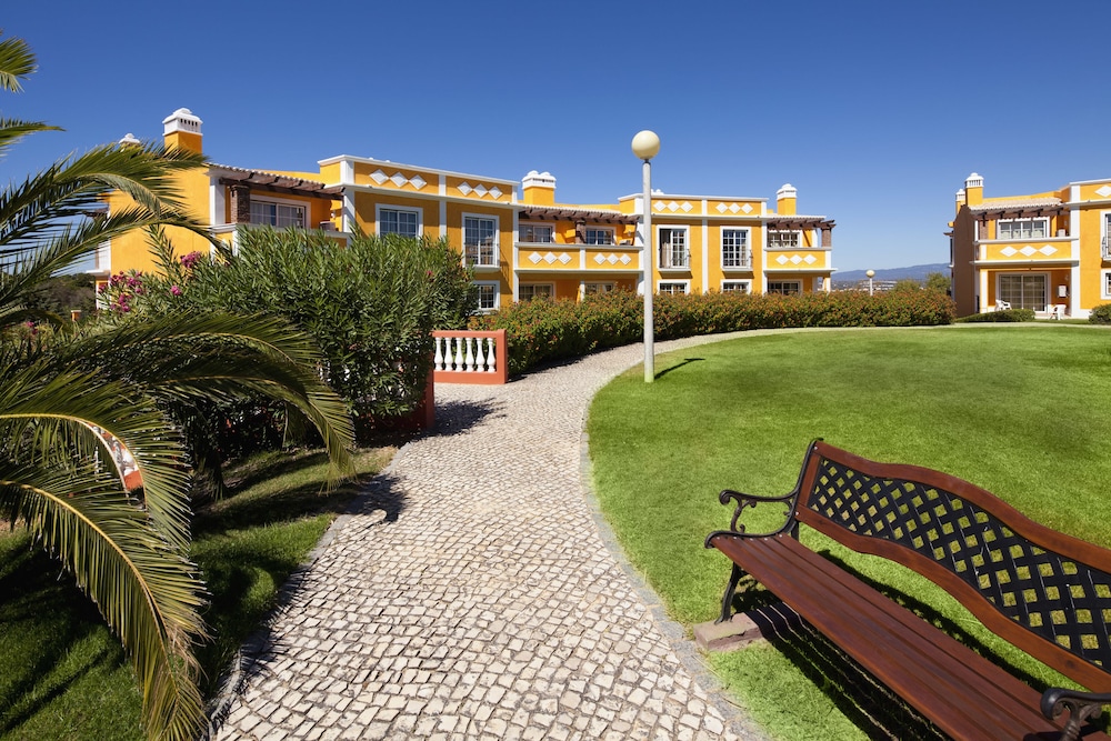 Colina da Lapa & Villas — Hotel building in Carvoeiro, Faro