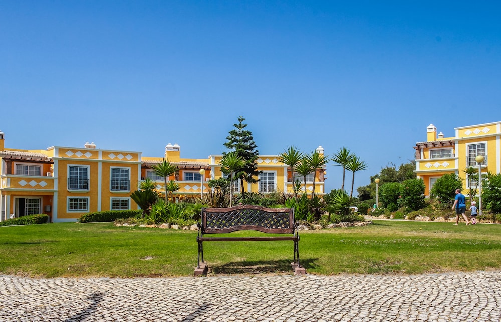 Colina da Lapa & Villas — Hotel building in Carvoeiro, Faro
