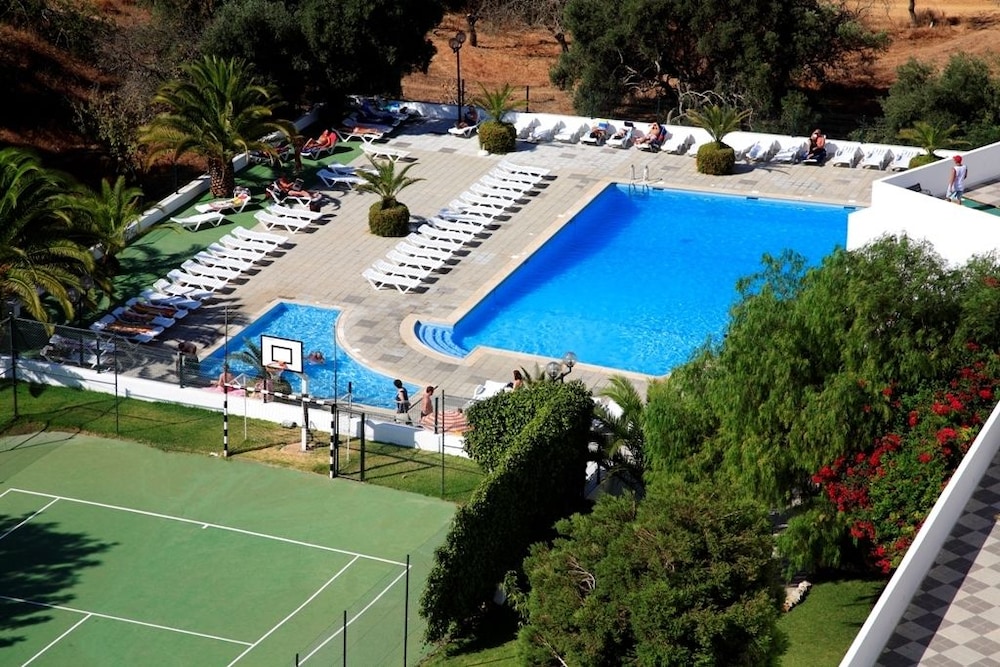 Apartamentos Turísticos Janelas do Mar — Swimming pool in Albufeira, Faro