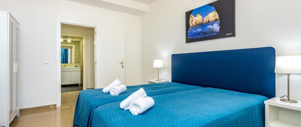 Apartamentos Turísticos Janelas do Mar — Hotel rooms in Albufeira, Faro
