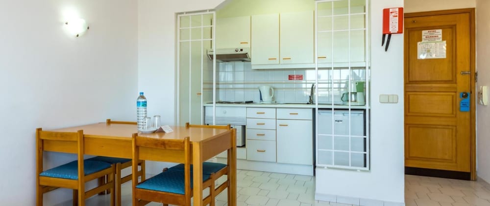 Apartamentos Turísticos Janelas do Mar — Hotel rooms in Albufeira, Faro