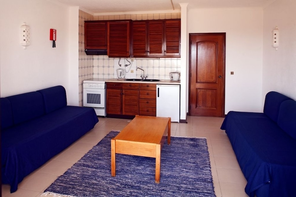 Apartamentos Turísticos Janelas do Mar — Hotel rooms in Albufeira, Faro