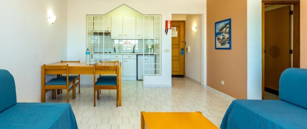 Apartamentos Turísticos Janelas do Mar — Hotel rooms in Albufeira, Faro
