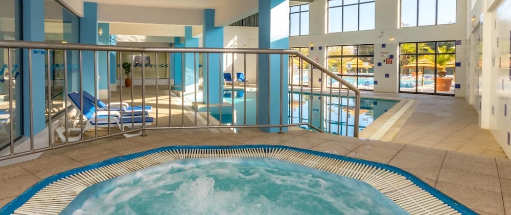 Apartamentos Turísticos Janelas do Mar — Swimming pool in Albufeira, Faro