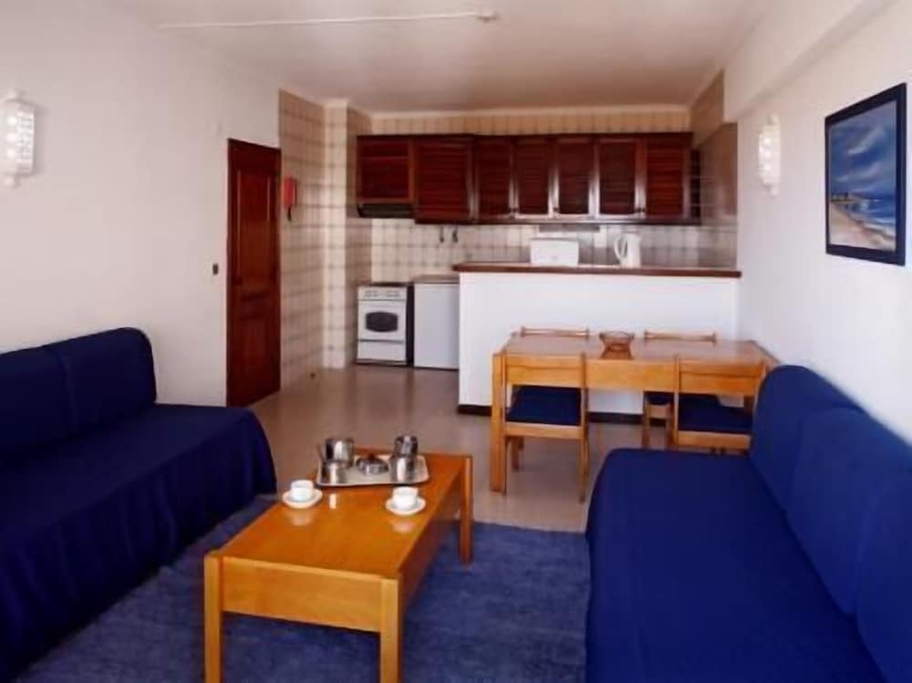 Apartamentos Turísticos Janelas do Mar — Hotel rooms in Albufeira, Faro