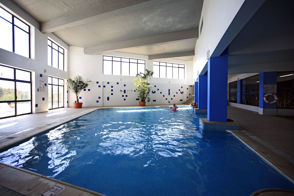 Apartamentos Turísticos Janelas do Mar — Swimming pool in Albufeira, Faro