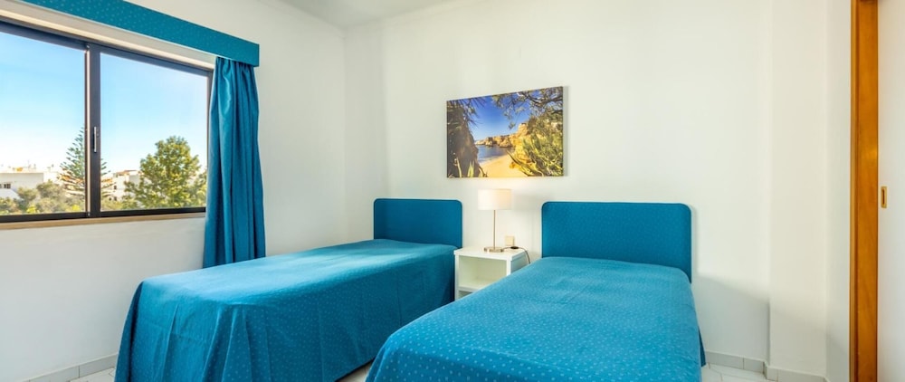 Apartamentos Turísticos Janelas do Mar — Hotel rooms in Albufeira, Faro