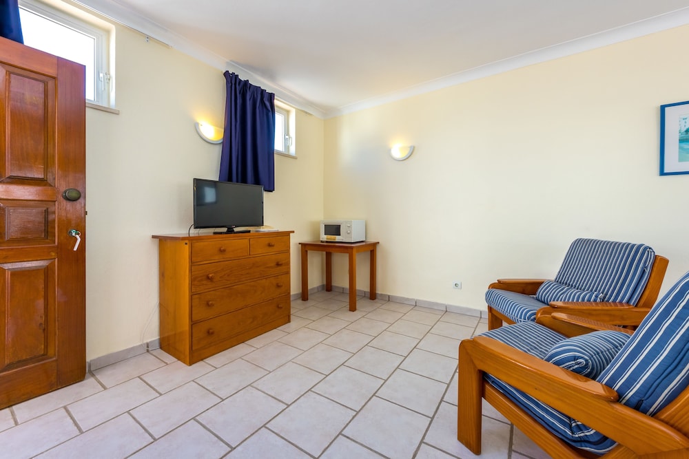 Apartamentos Turísticos Club Ouratlântico — Hotel rooms in Albufeira, Faro