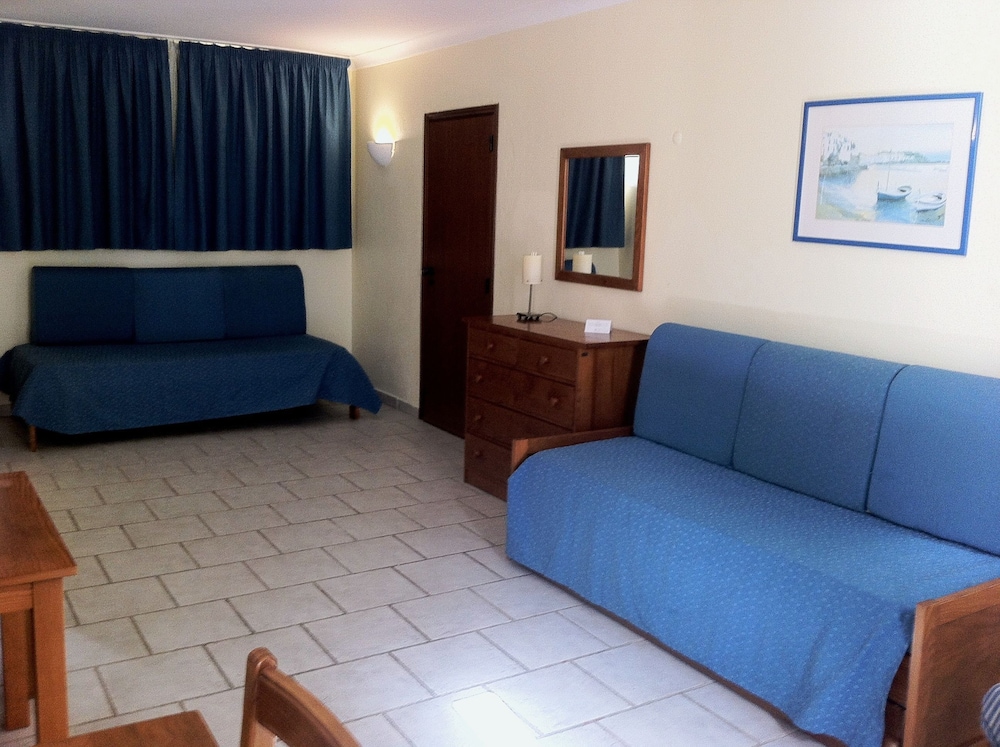 Apartamentos Turísticos Club Ouratlântico — Hotel rooms in Albufeira, Faro