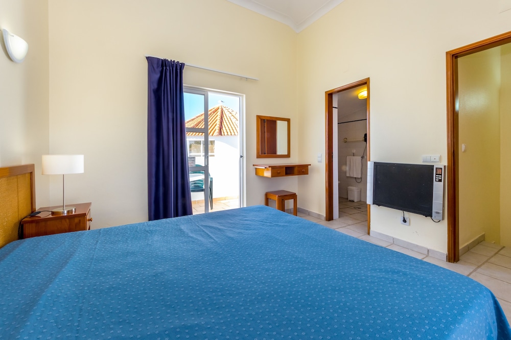 Apartamentos Turísticos Club Ouratlântico — Hotel rooms in Albufeira, Faro