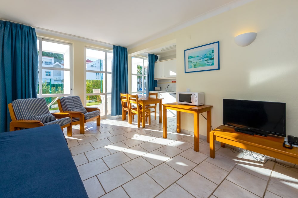 Apartamentos Turísticos Club Ouratlântico — Hotel rooms in Albufeira, Faro