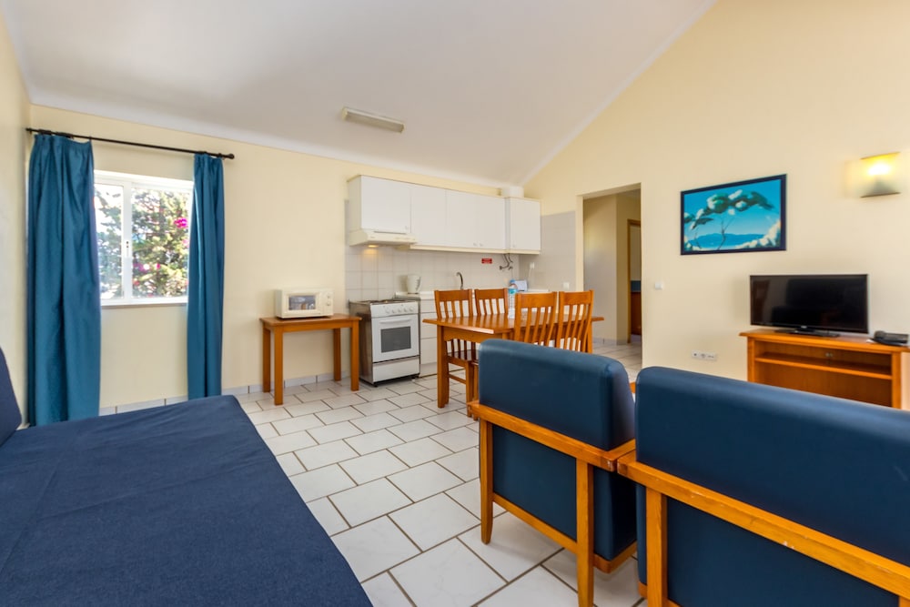Apartamentos Turísticos Club Ouratlântico — Hotel rooms in Albufeira, Faro