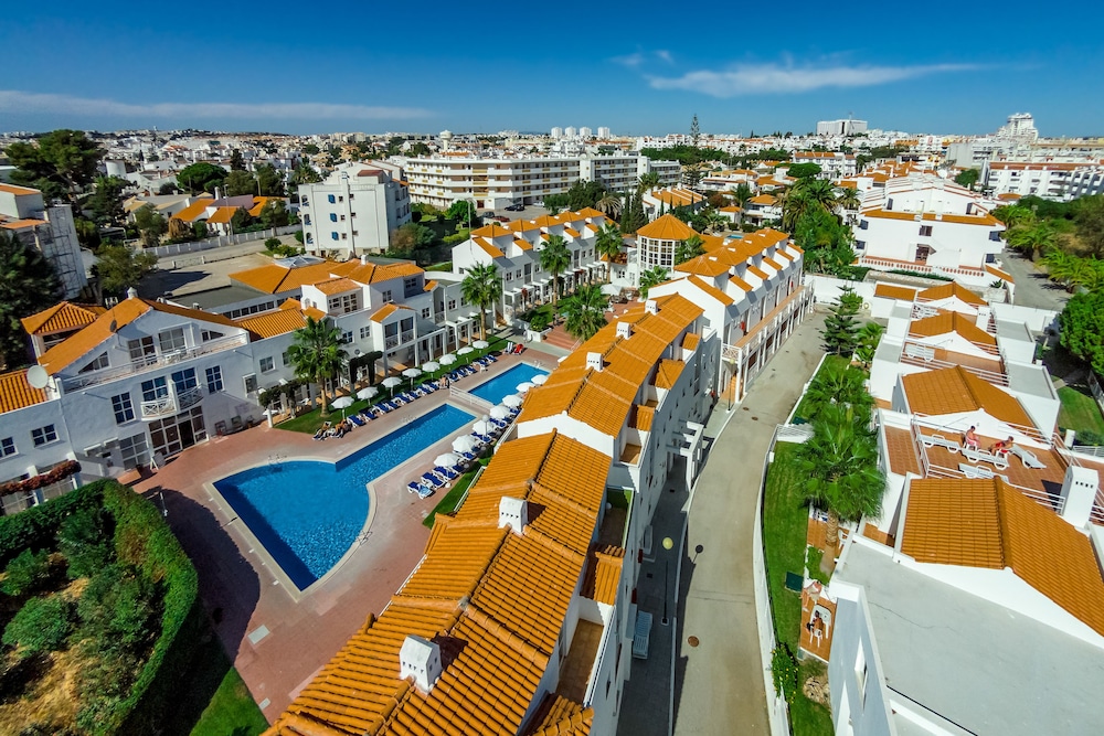 Apartamentos Turísticos Club Ouratlântico — Hotel building in Albufeira, Faro
