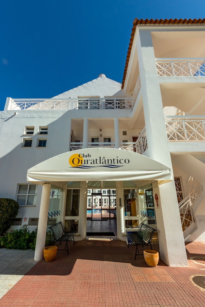 Apartamentos Turísticos Club Ouratlântico — Hotel building in Albufeira, Faro
