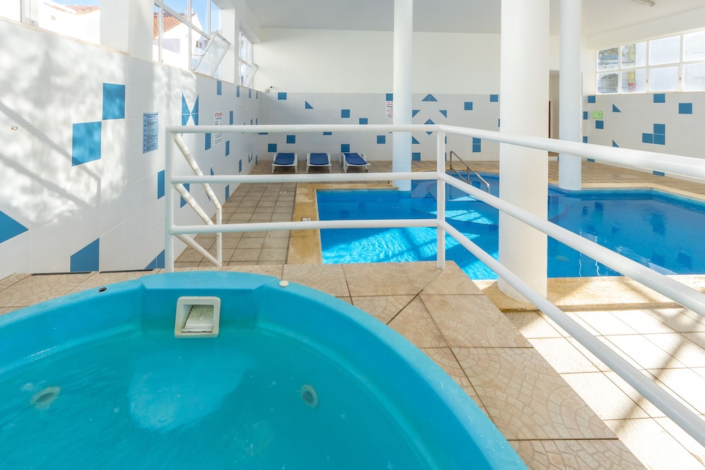 Apartamentos Turísticos Club Ouratlântico — Swimming pool in Albufeira, Faro